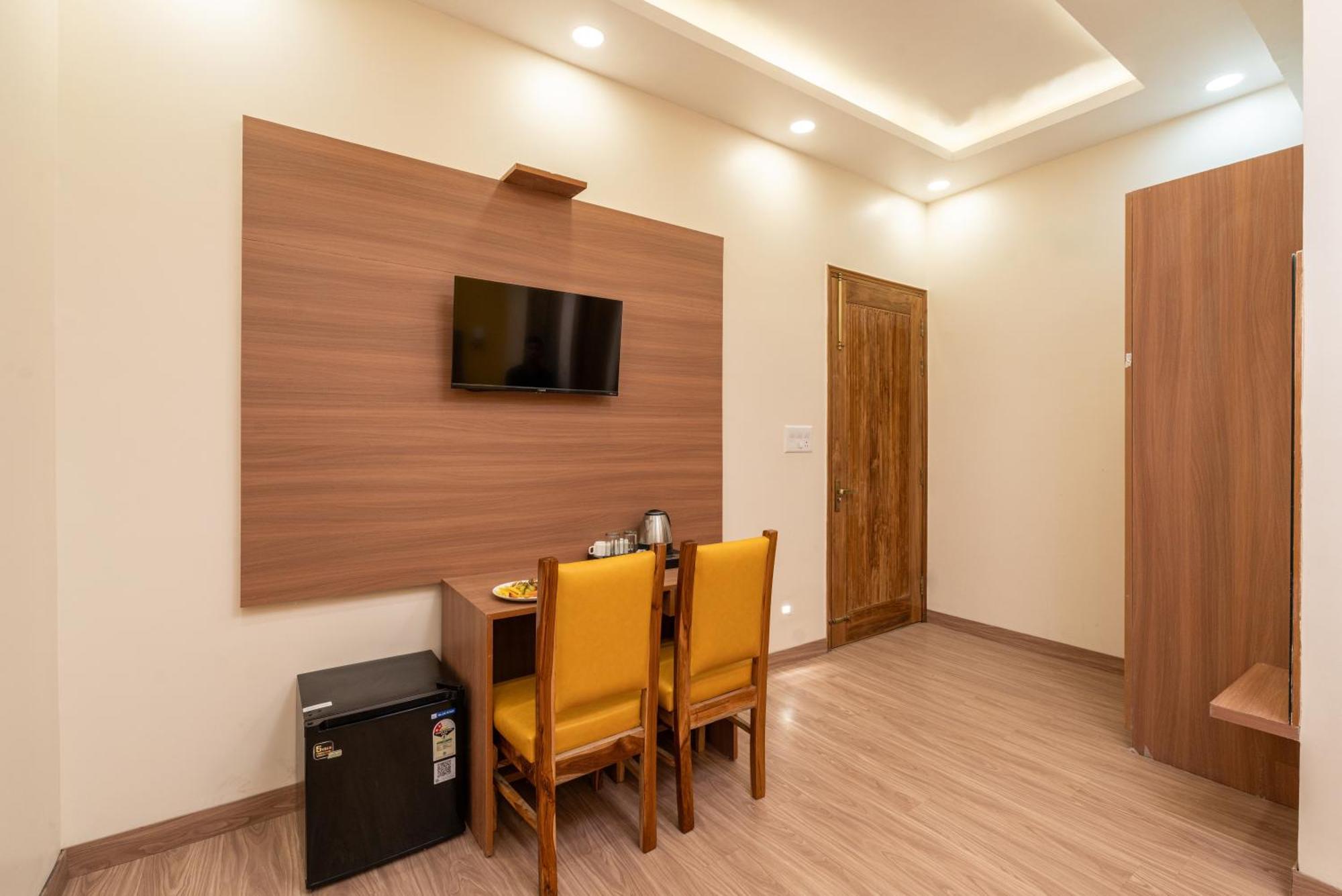 Lime Tree Hotel & One Bhk Serviced Apartment Noida - Sector 50 Metro Exterior foto